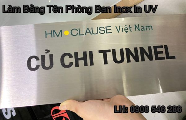bảng tên nphong2 ban inox in UV